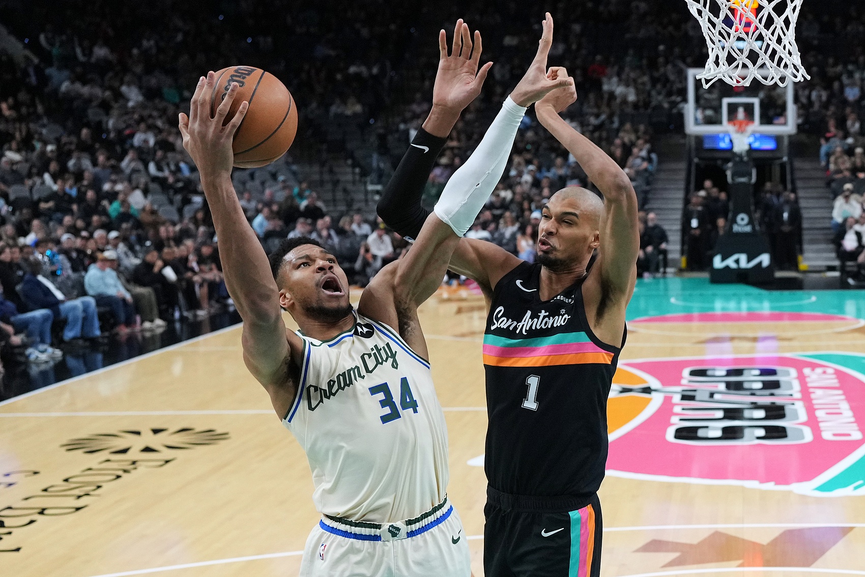 CBA直播-字母哥谈文班：他只要保持健康就是联盟的未来 天空才是极限